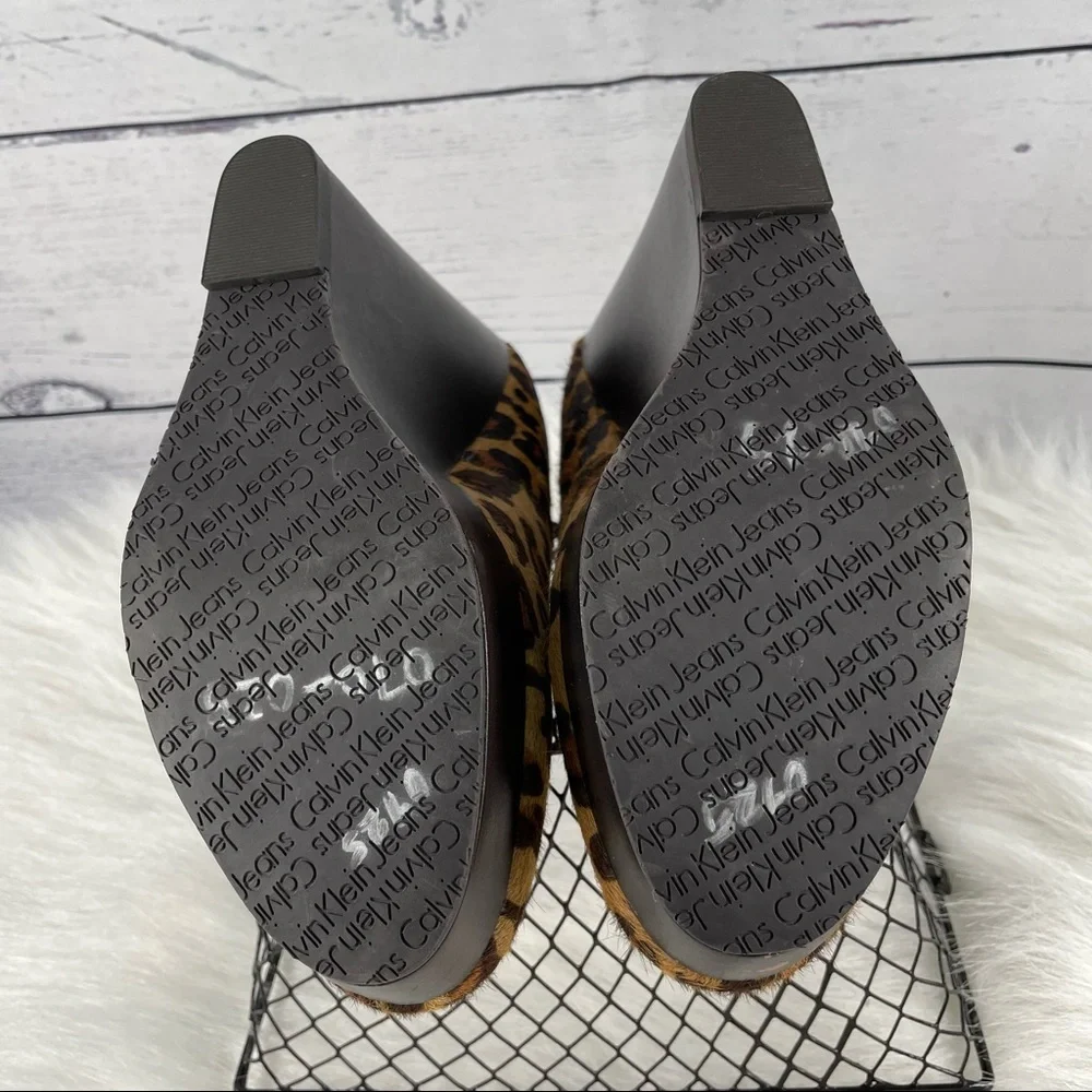 CALVIN KLEIN Leopard Print Wedges, made with Cow fur, NEW - Picture 13 of 13